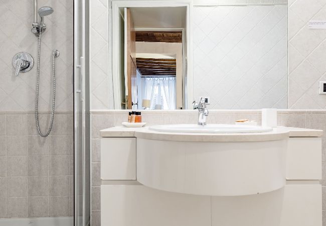 Appartamento a Roma - Diana-Spanish Steps · Updated Historical Apartment Appartamento a Roma - Diana-Spanish Steps · Updated Historical Apartment