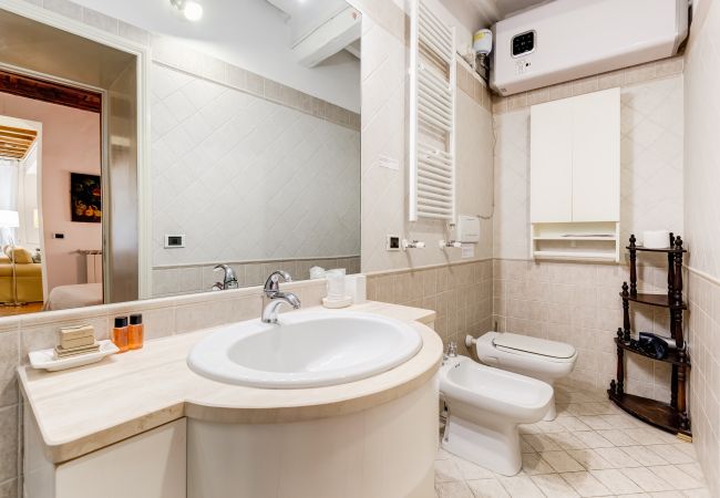 Appartamento a Roma - Diana-Spanish Steps · Updated Historical Apartment Appartamento a Roma - Diana-Spanish Steps · Updated Historical Apartment