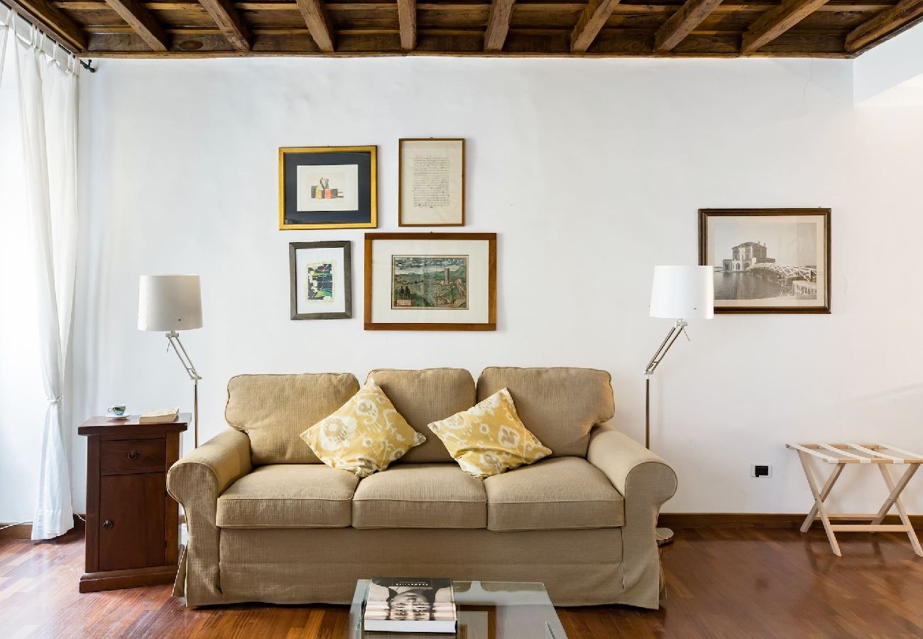 Appartamento a Roma - Diana-Spanish Steps · Updated Historical Apartment