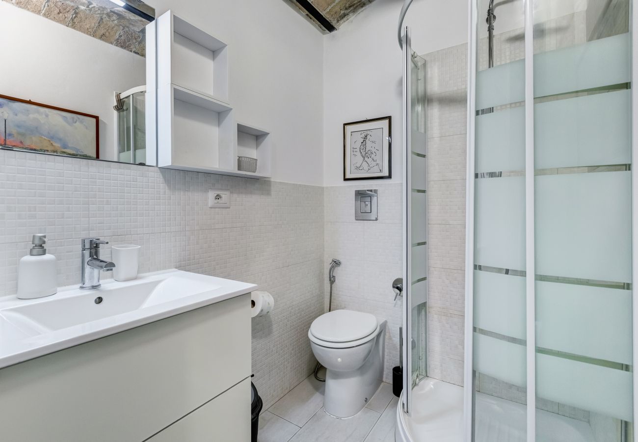 Appartamento a Roma - Charming Apartment with Garden, Parking & Metro