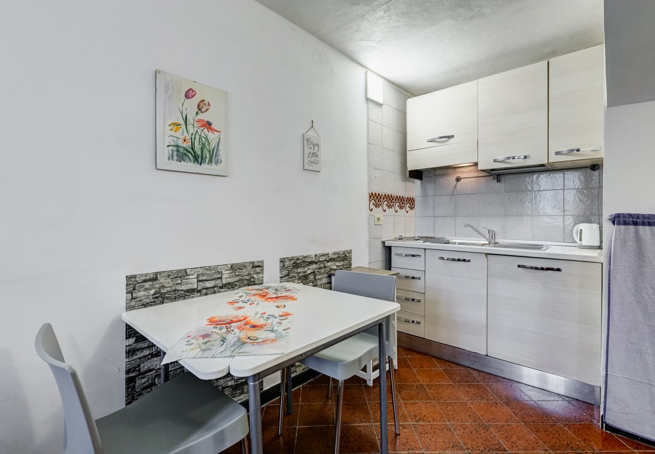 Appartamento a Roma - Charming Apartment with Garden, Parking & Metro