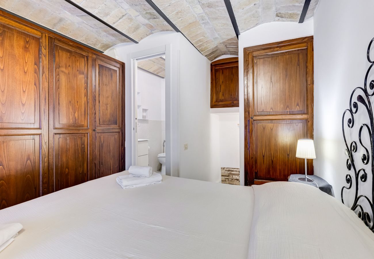 Appartamento a Roma - Charming Apartment with Garden, Parking & Metro