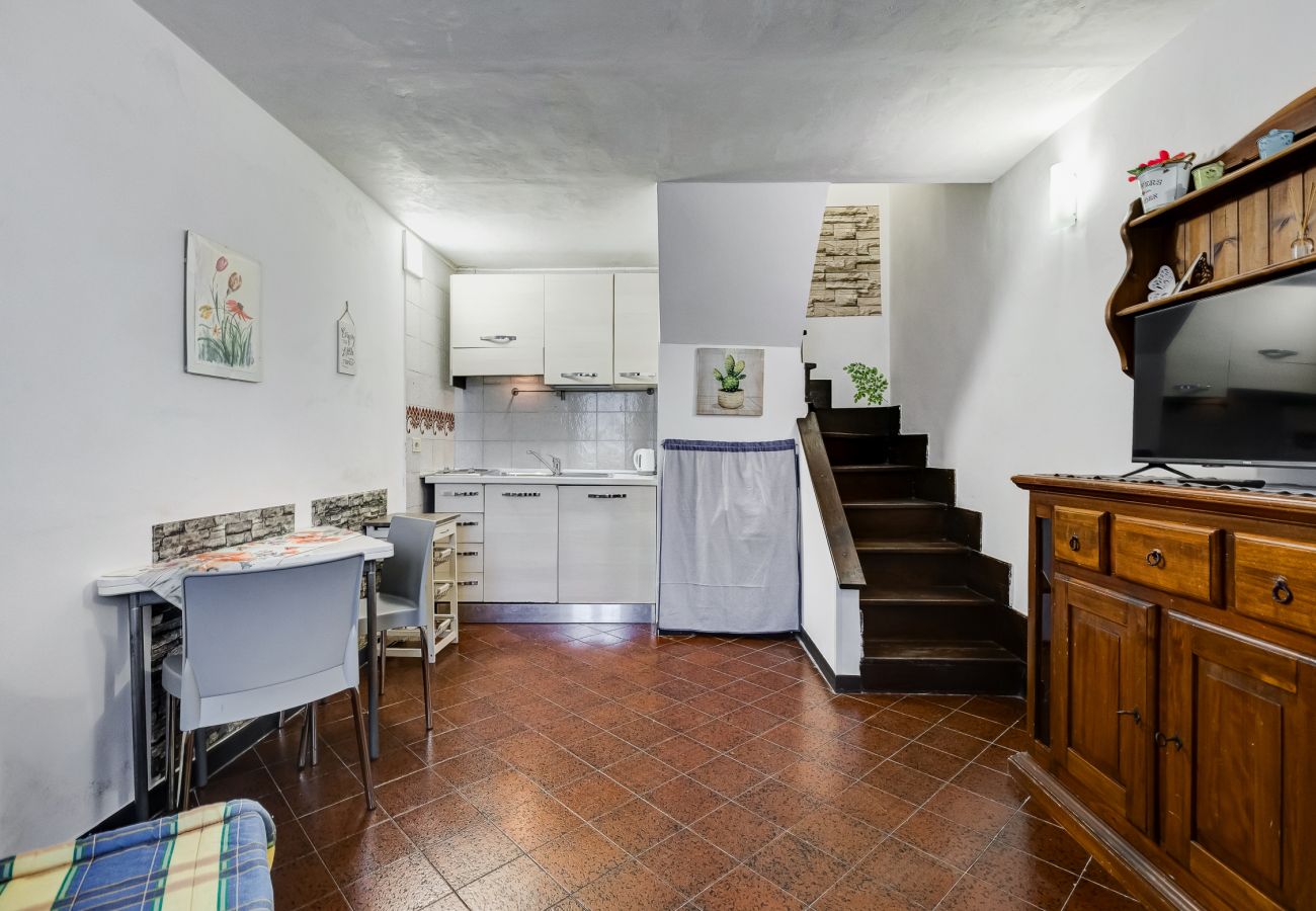Appartamento a Roma - Charming Apartment with Garden, Parking & Metro
