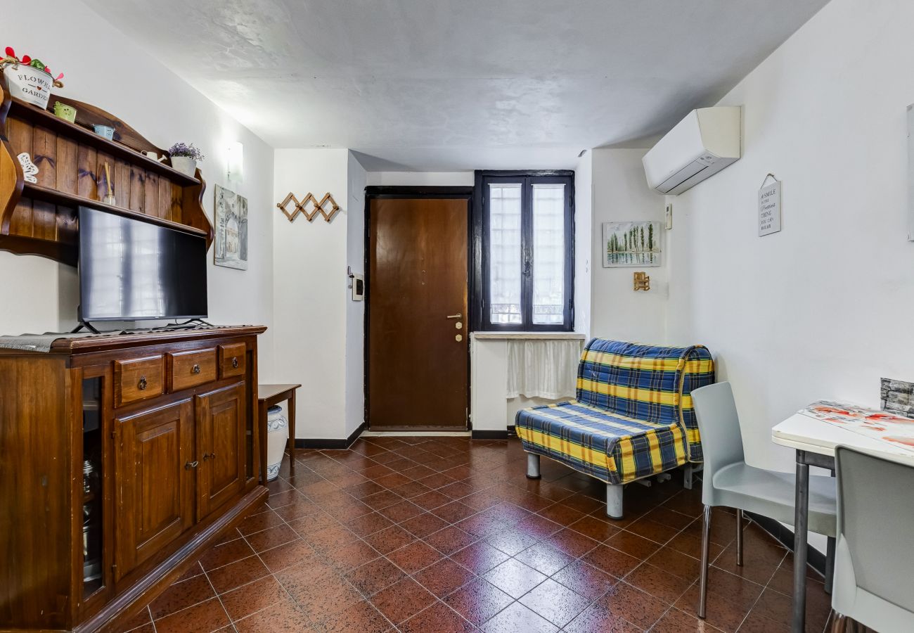 Appartamento a Roma - Charming Apartment with Garden, Parking & Metro