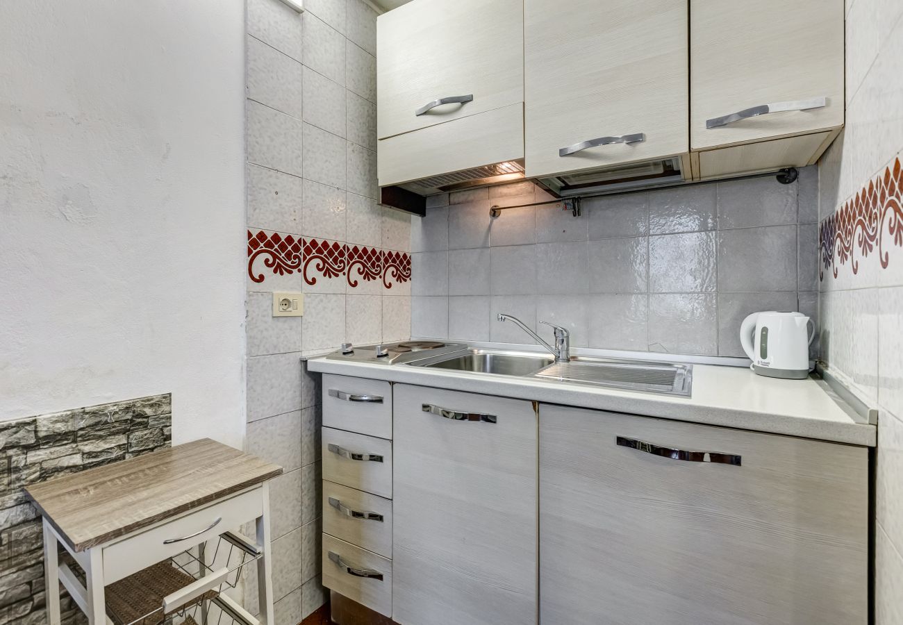 Appartamento a Roma - Charming Apartment with Garden, Parking & Metro