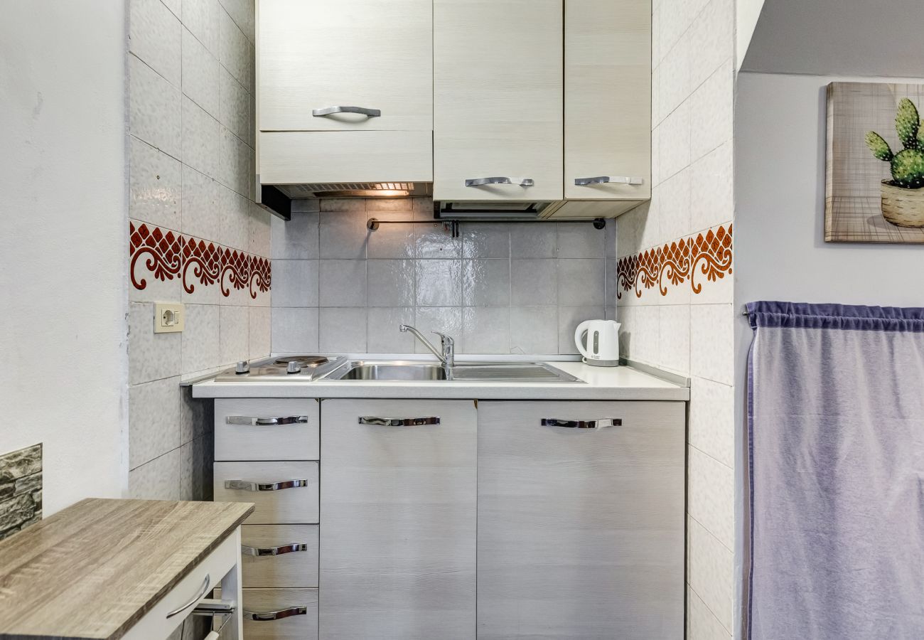 Appartamento a Roma - Charming Apartment with Garden, Parking & Metro