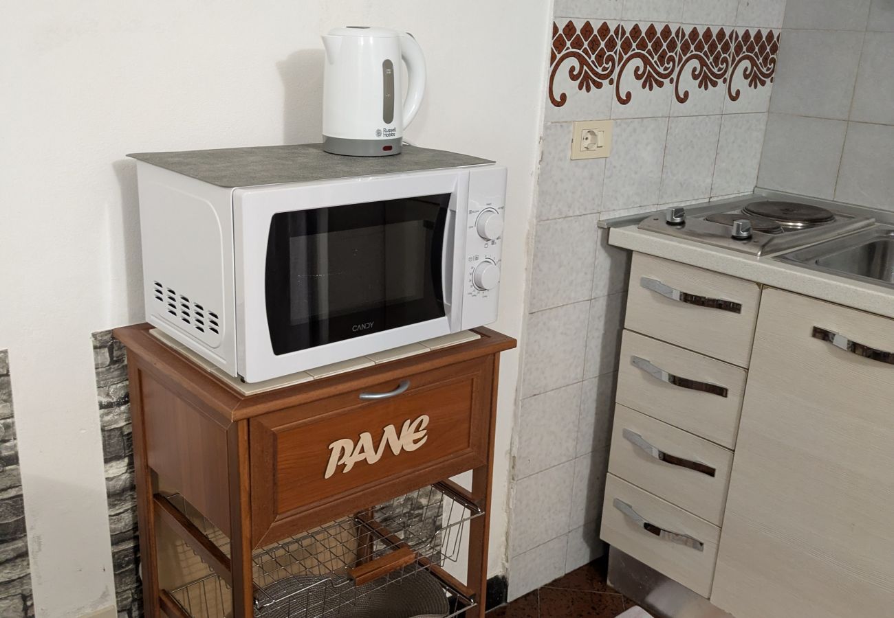 Appartamento a Roma - Charming Apartment with Garden, Parking & Metro