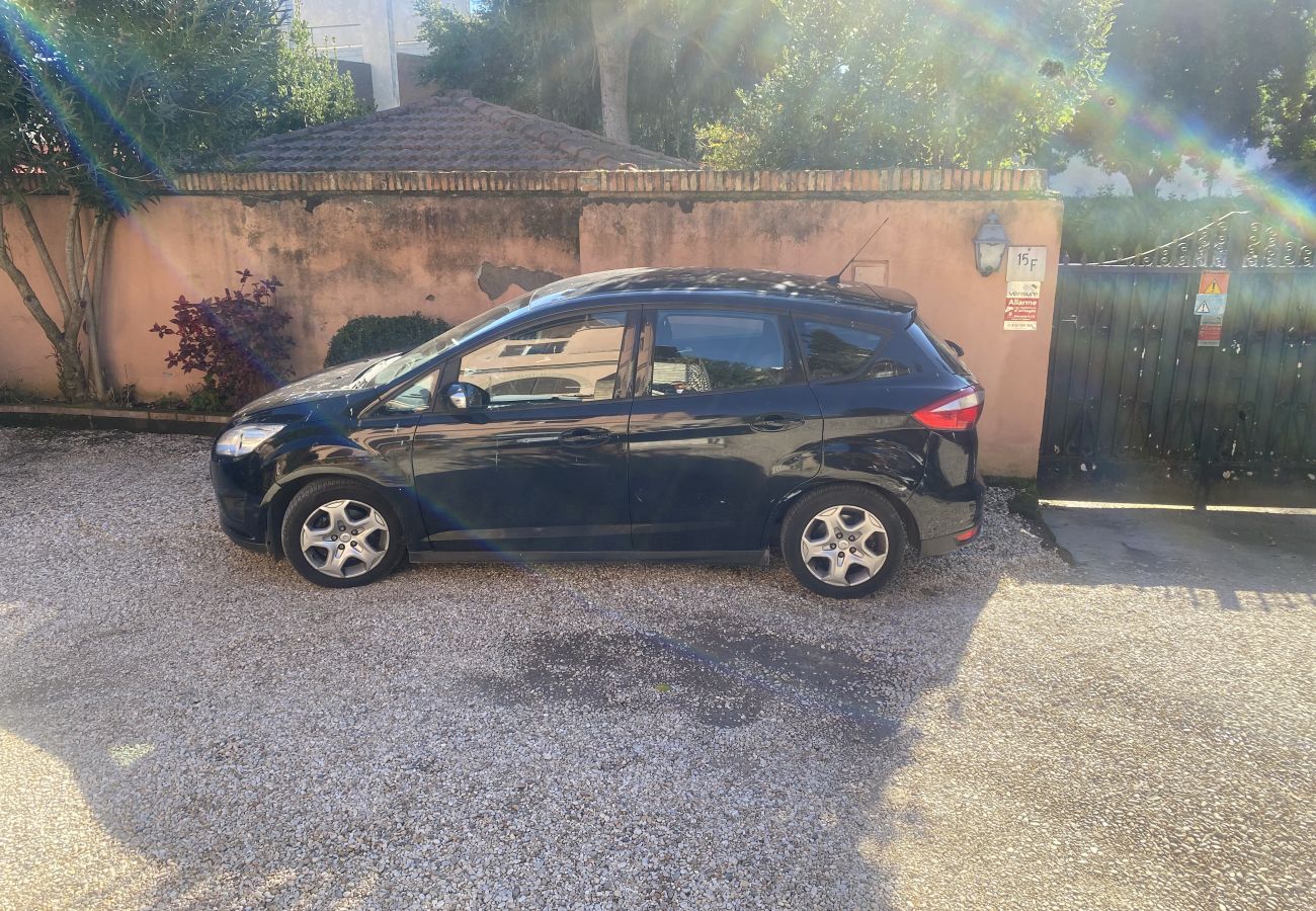 Appartamento a Roma - Charming Apartment with Garden, Parking & Metro