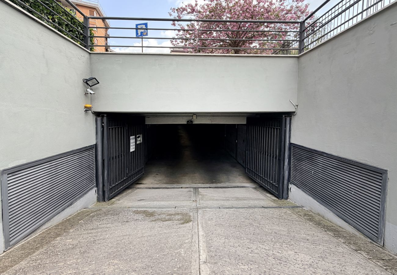 Appartamento a Roma - Modern 3-Bedroom Flat  w/ Private Garage and A/C