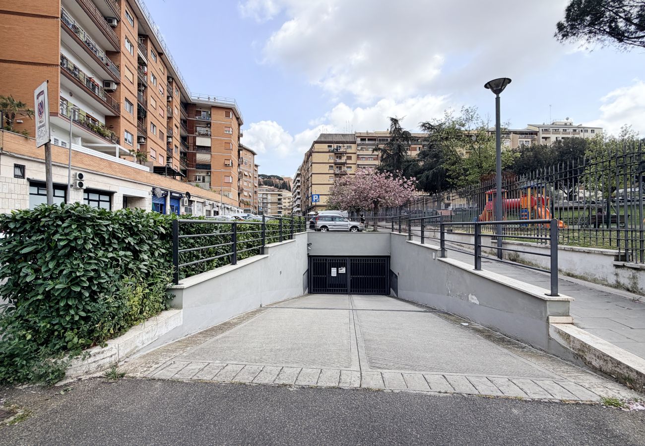Appartamento a Roma - Modern 3-Bedroom Flat  w/ Private Garage and A/C