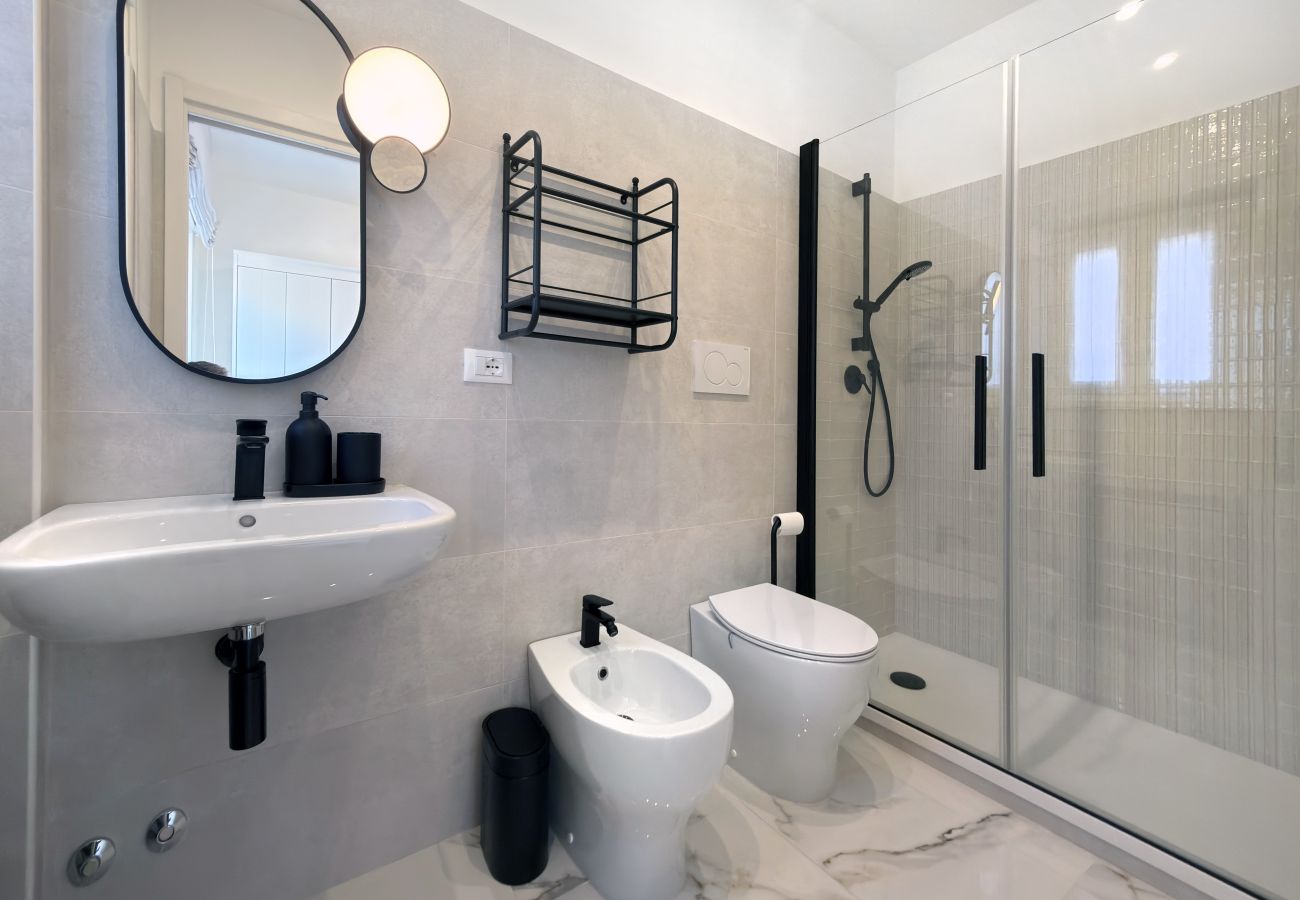 Appartamento a Roma - Modern 3-Bedroom Flat  w/ Private Garage and A/C