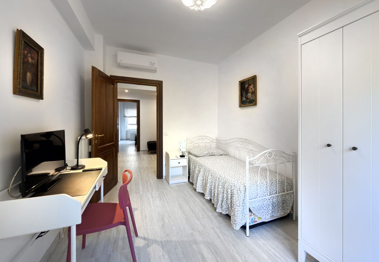 Appartamento a Roma - Modern 3-Bedroom Flat  w/ Private Garage and A/C