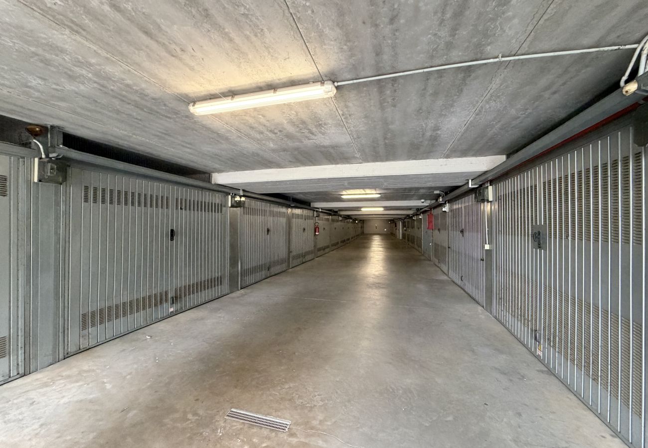 Appartamento a Roma - Modern 3-Bedroom Flat  w/ Private Garage and A/C