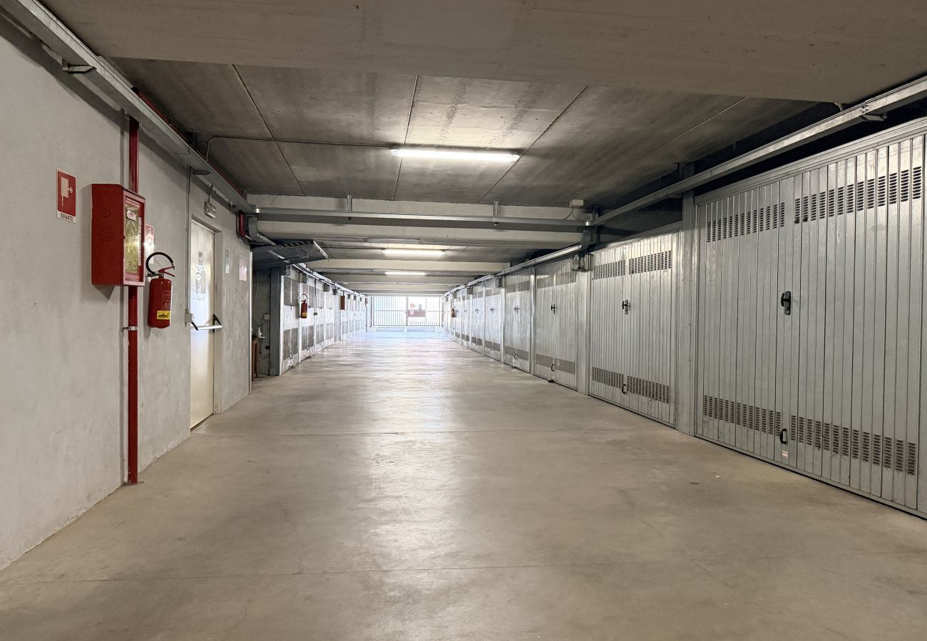 Appartamento a Roma - Modern 3-Bedroom Flat  w/ Private Garage and A/C