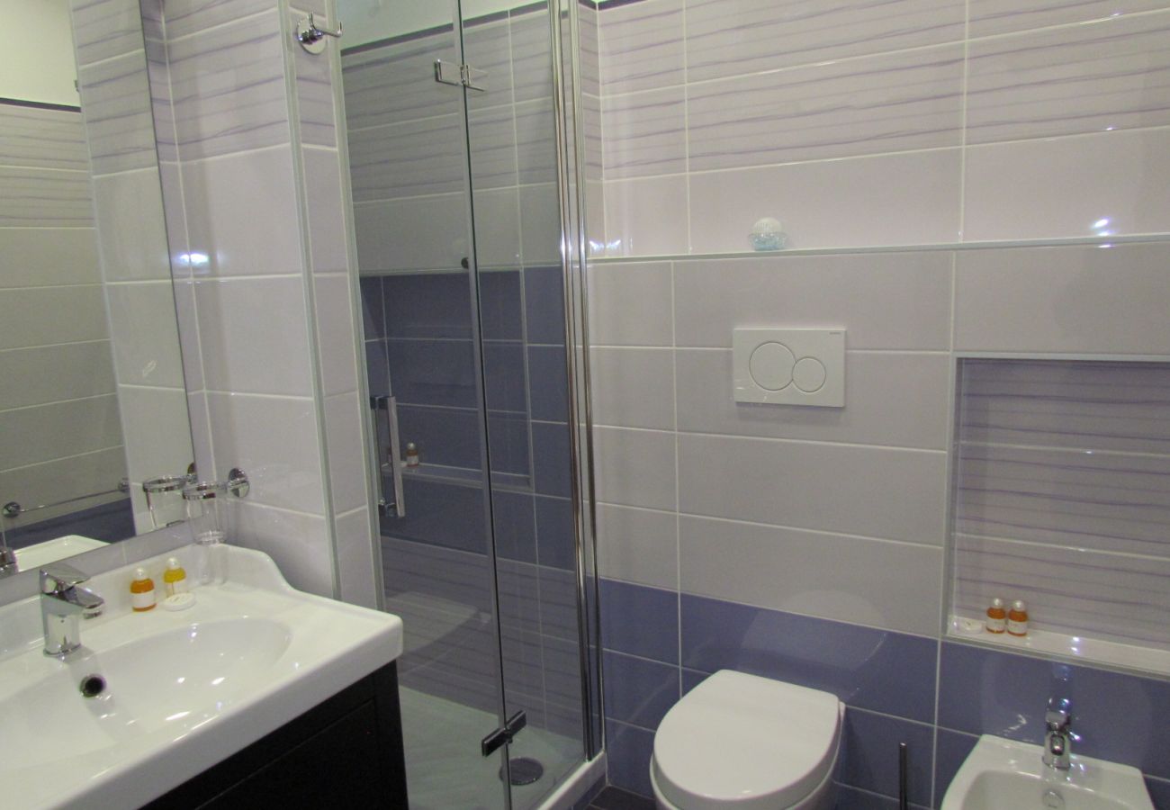 Appartamento a Roma - Vatican Flat- 2Bedrooms,2Ensuite Baths & Balcony