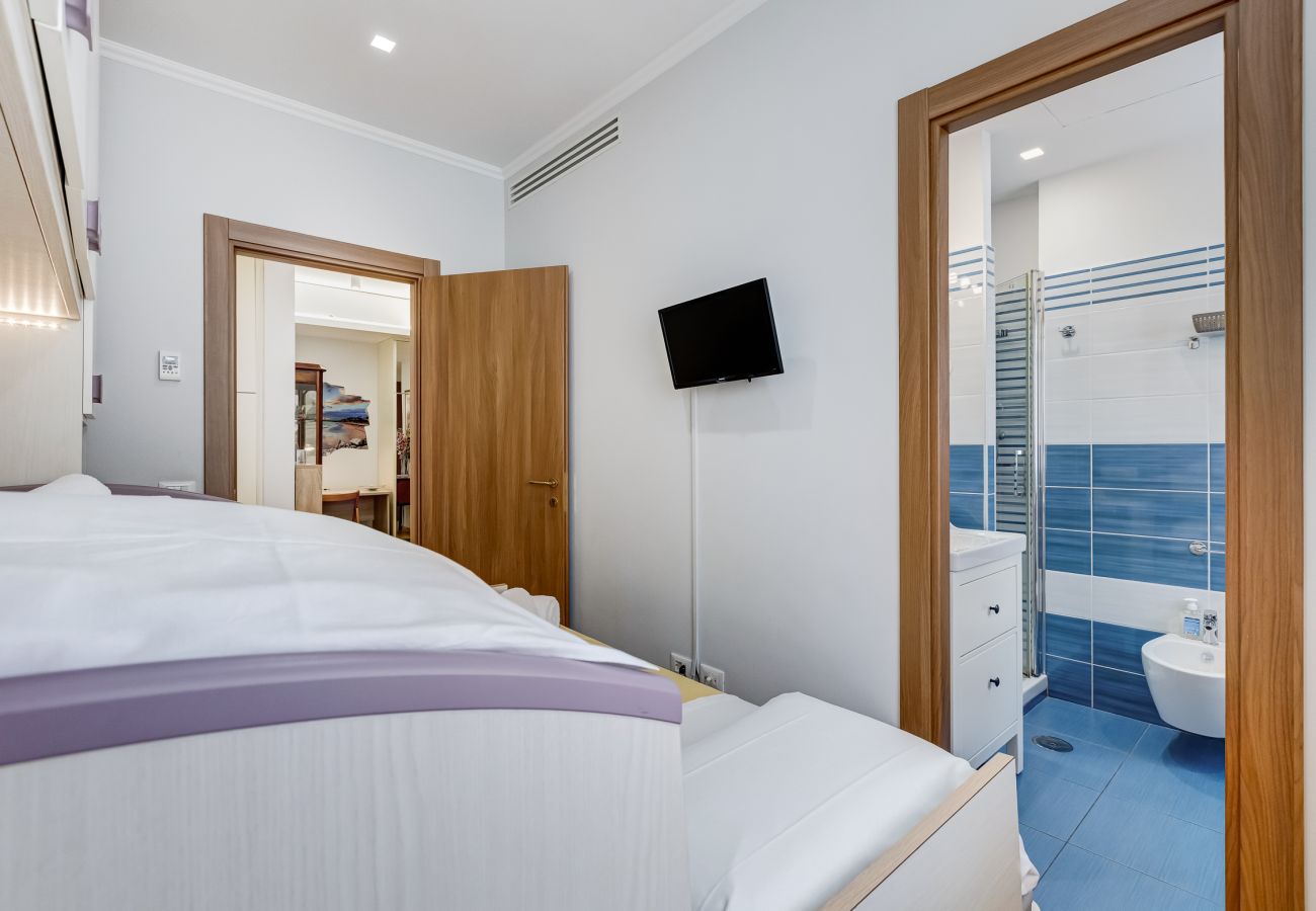 Appartamento a Roma - Vatican Flat- 2Bedrooms,2Ensuite Baths & Balcony