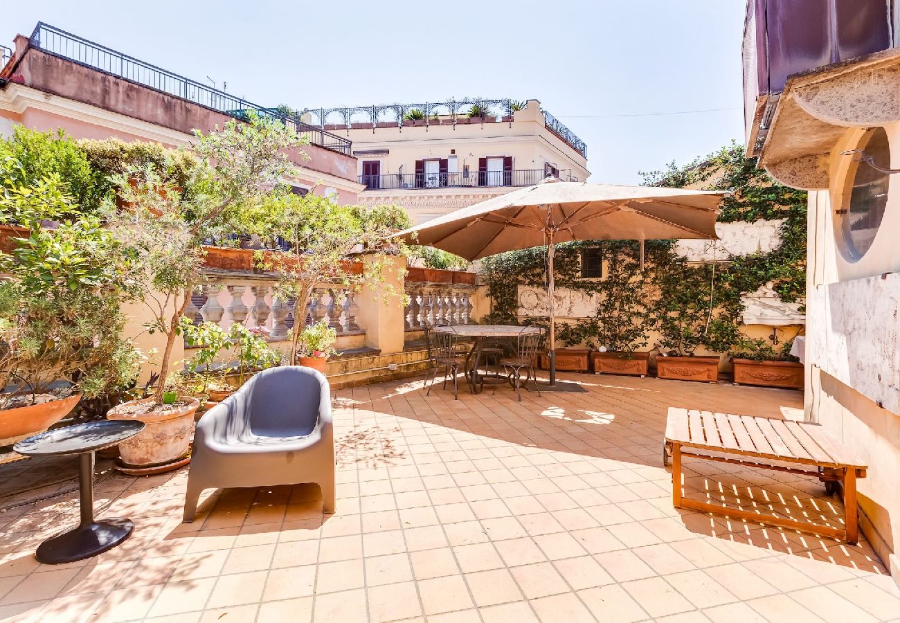 Apartment in Rome - Colosseum Terrace Apartment