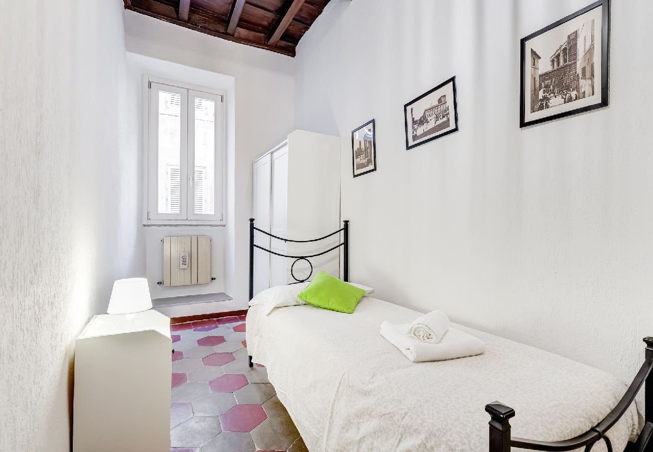 Apartment in Rome - Spanish Steps Spacious Apartment