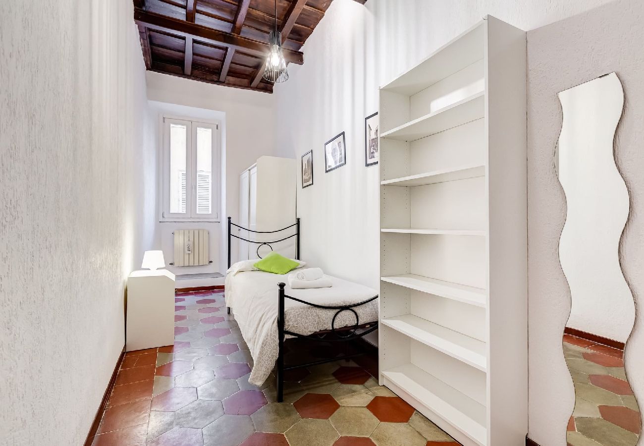 Apartment in Rome - Spanish Steps Spacious Apartment