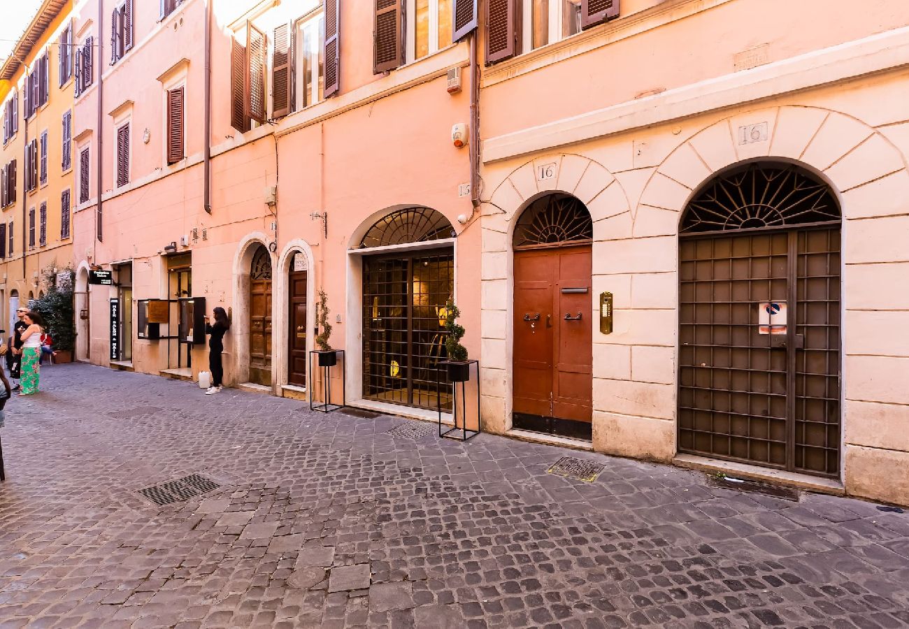 Apartment in Rome - Spanish Steps Spacious Apartment