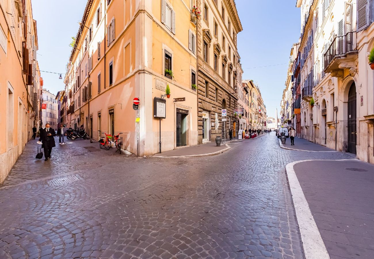 Apartment in Rome - Spanish Steps Spacious Apartment