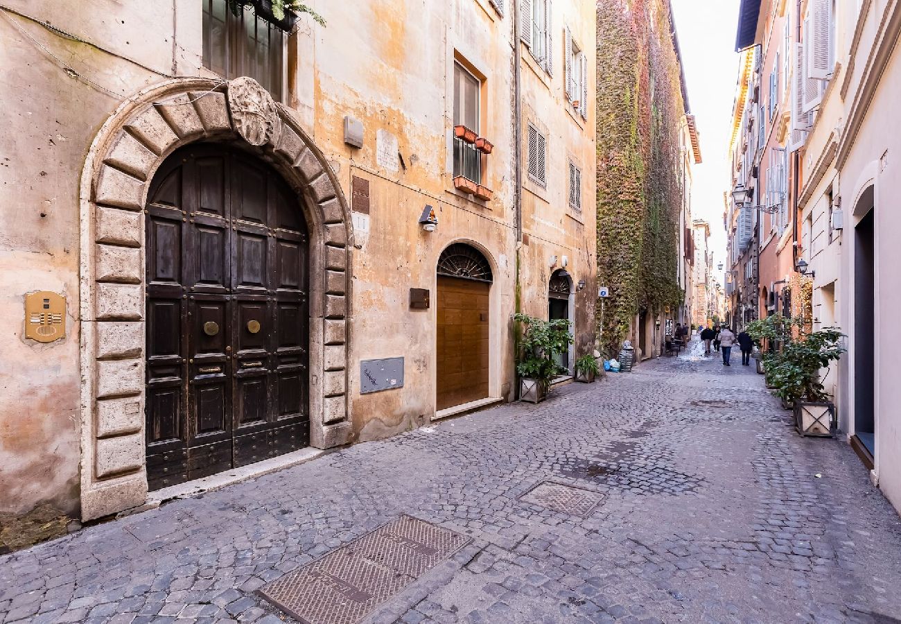 Apartment in Rome - Historical Apartment few steps from Piazza Navona