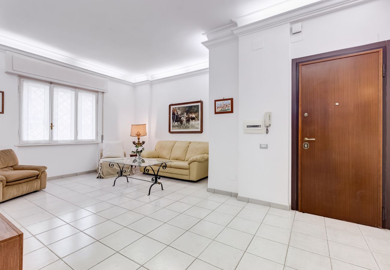 Apartment in Rome - Cozy 2-Bedroom Flat with Balcony in Monteverde