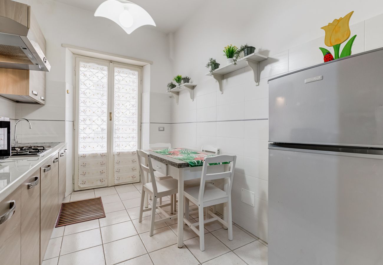 Apartment in Rome - Cozy 2-Bedroom Flat with Balcony in Monteverde