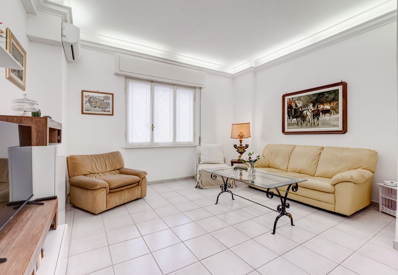 Apartment in Rome - Cozy 2-Bedroom Flat with Balcony in Monteverde