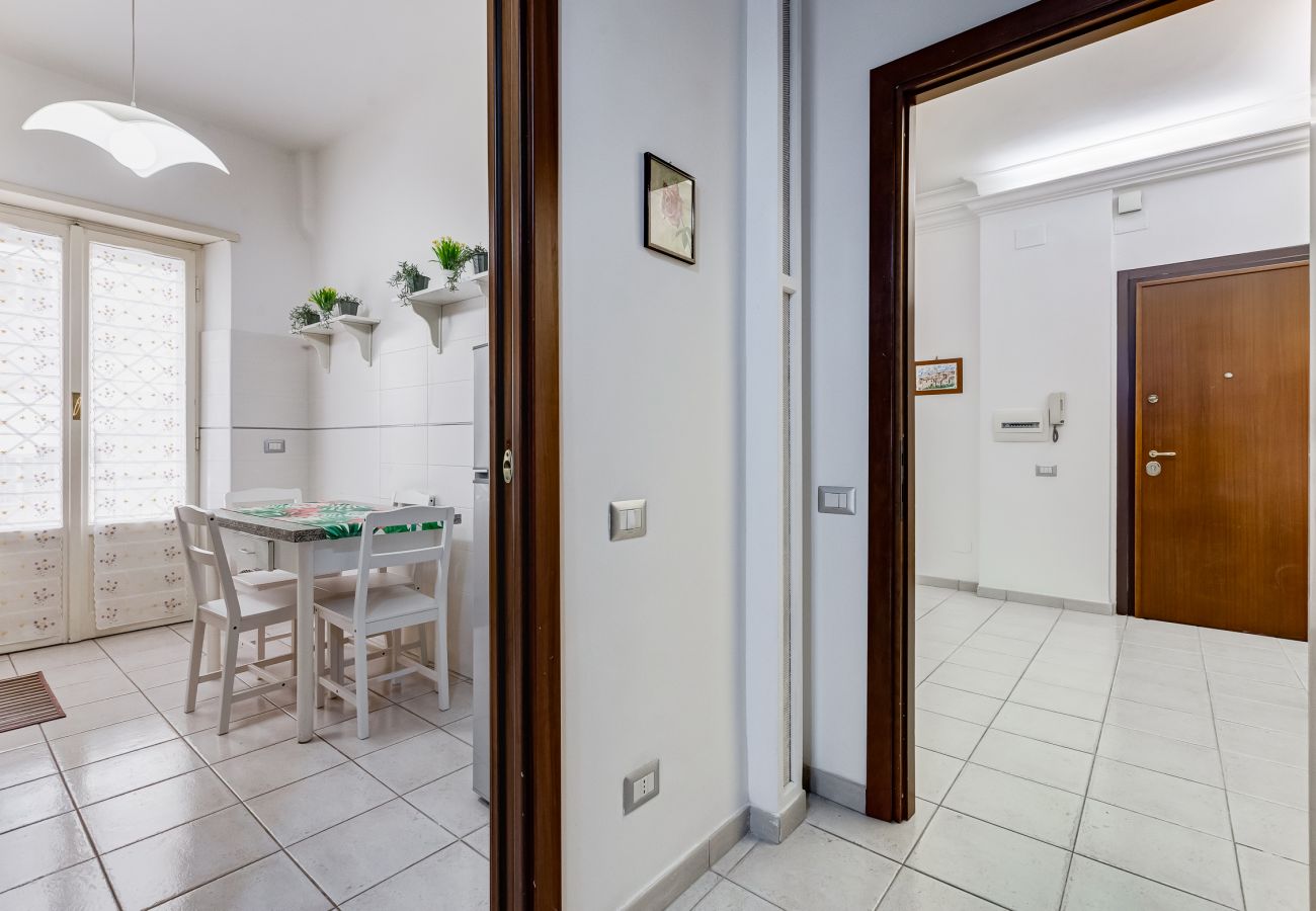 Apartment in Rome - Cozy 2-Bedroom Flat with Balcony in Monteverde