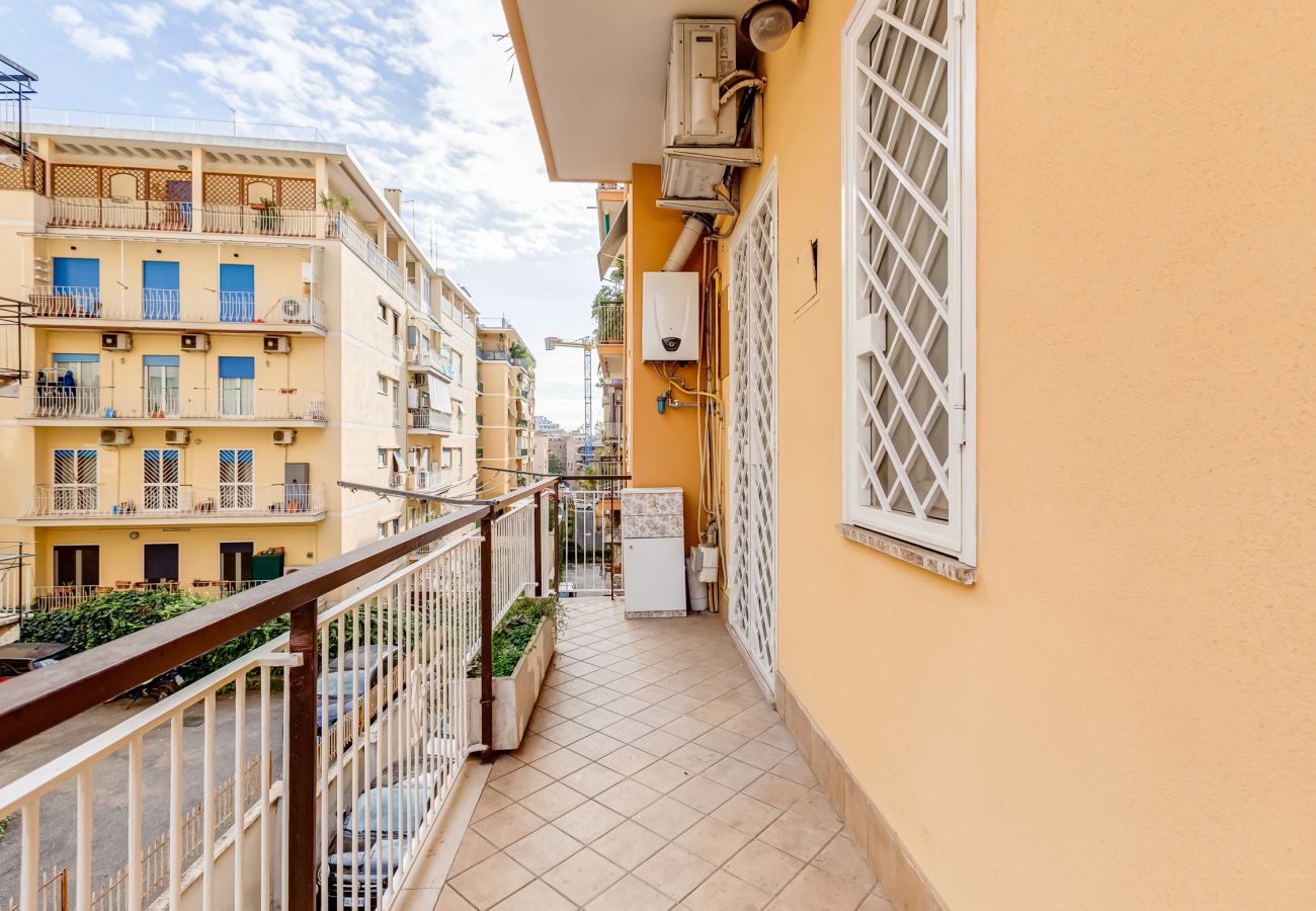 Apartment in Rome - Cozy 2-Bedroom Flat with Balcony in Monteverde