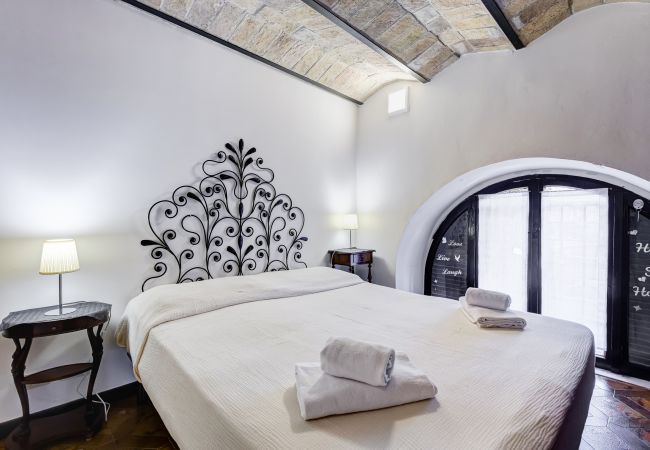 Apartment in Roma - Charming Apartment with Garden, Parking & Metro