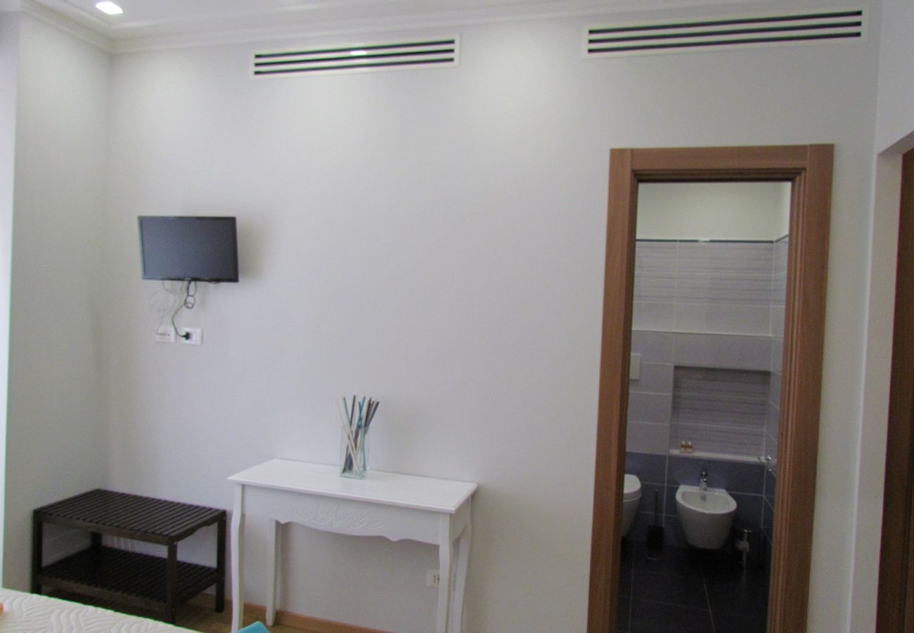 Apartment in Rome - Vatican Flat- 2Bedrooms,2Ensuite Baths & Balcony