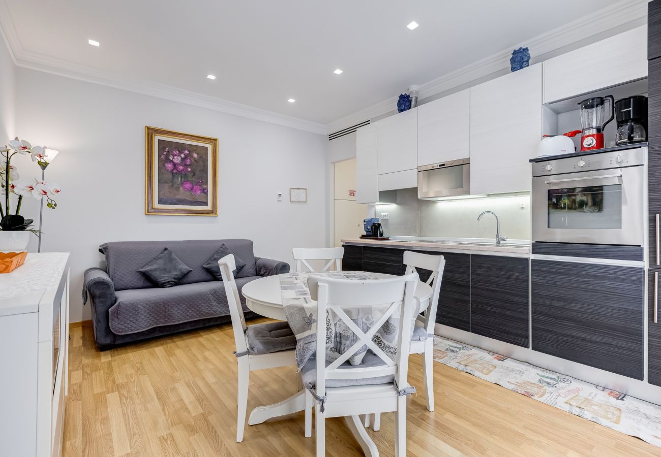 Apartment in Rome - Vatican Flat- 2Bedrooms,2Ensuite Baths & Balcony