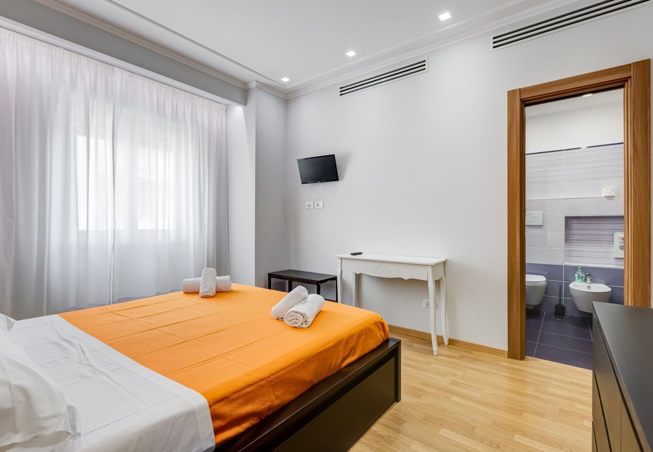 Apartment in Rome - Vatican Flat- 2Bedrooms,2Ensuite Baths & Balcony