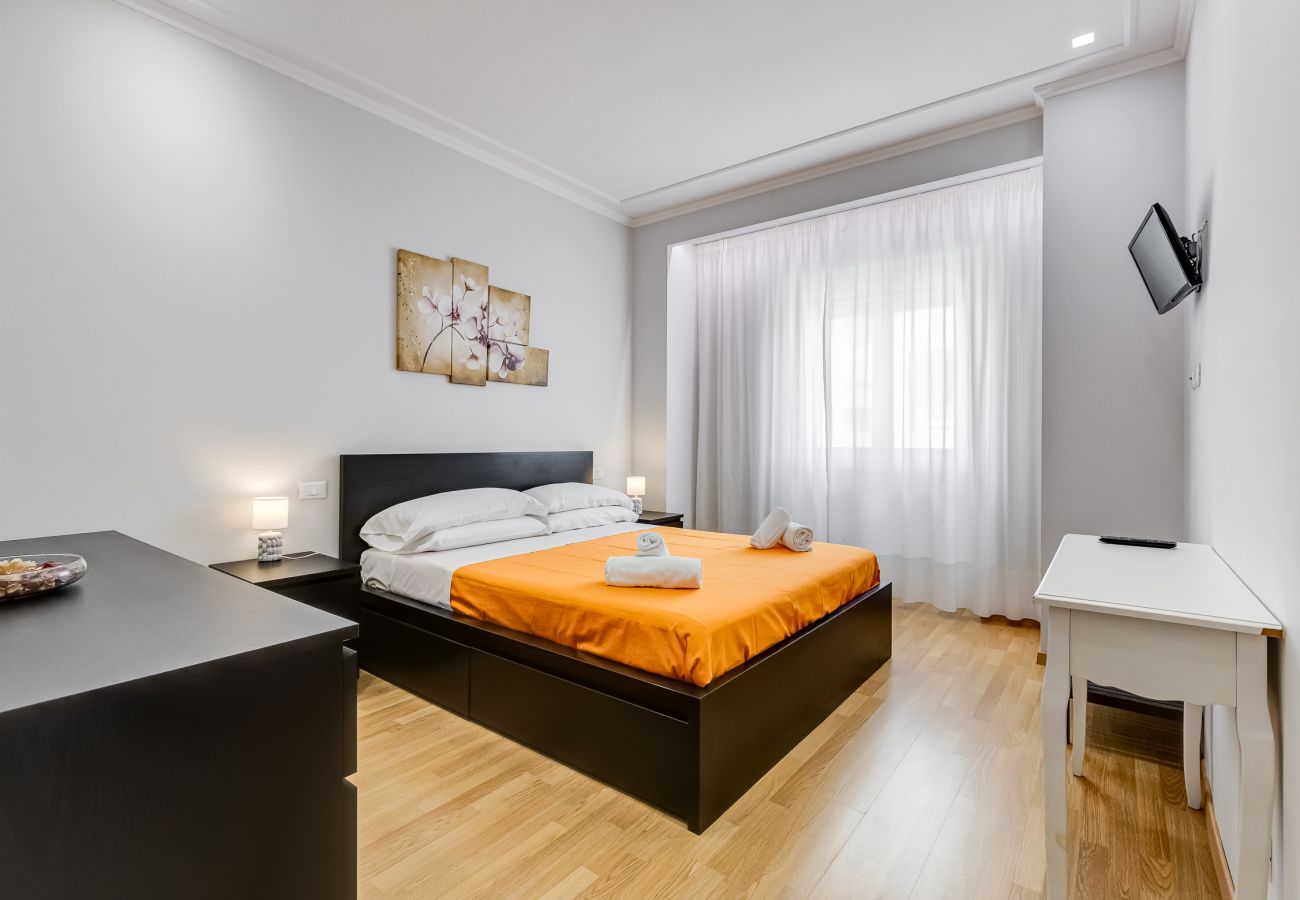 Apartment in Rome - Vatican Flat- 2Bedrooms,2Ensuite Baths & Balcony