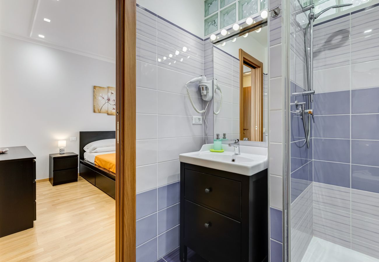Apartment in Rome - Vatican Flat- 2Bedrooms,2Ensuite Baths & Balcony