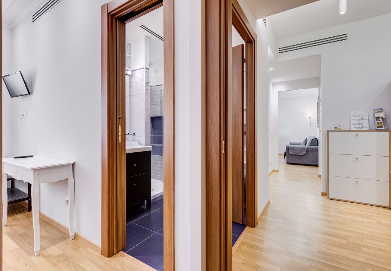Apartment in Rome - Vatican Flat- 2Bedrooms,2Ensuite Baths & Balcony