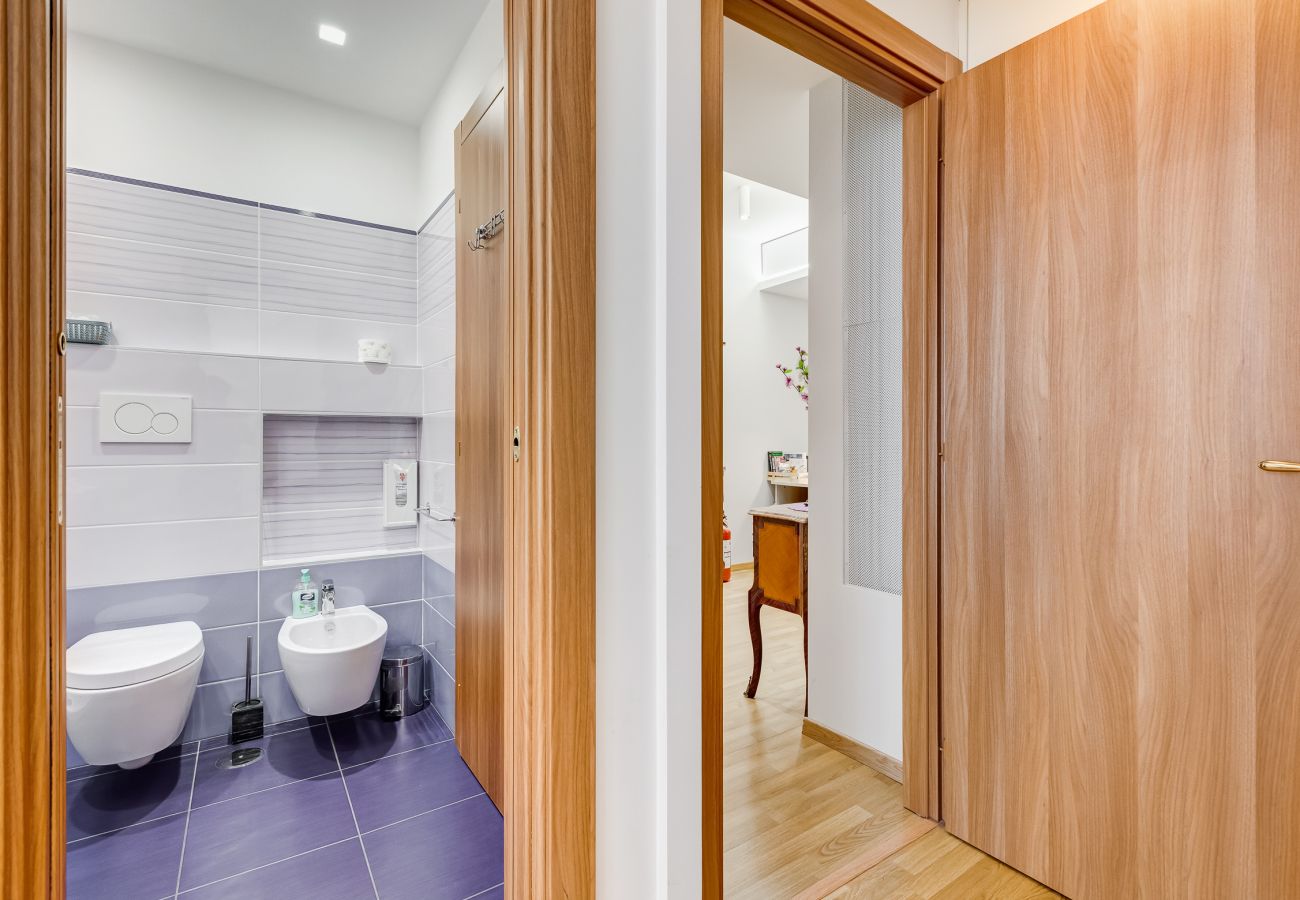 Apartment in Rome - Vatican Flat- 2Bedrooms,2Ensuite Baths & Balcony