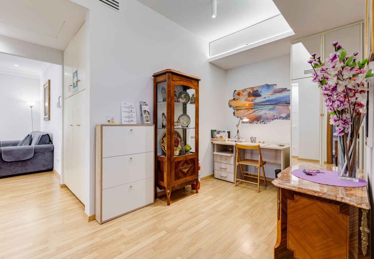 Apartment in Rome - Vatican Flat- 2Bedrooms,2Ensuite Baths & Balcony
