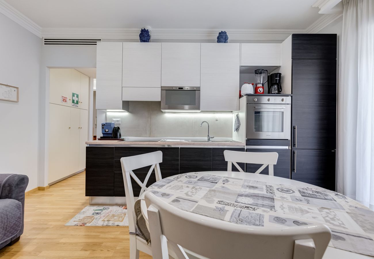 Apartment in Rome - Vatican Flat- 2Bedrooms,2Ensuite Baths & Balcony