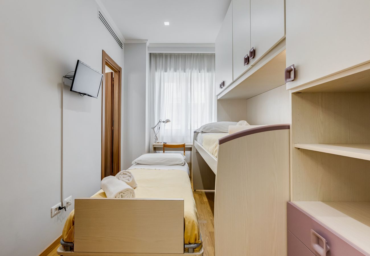 Apartment in Rome - Vatican Flat- 2Bedrooms,2Ensuite Baths & Balcony