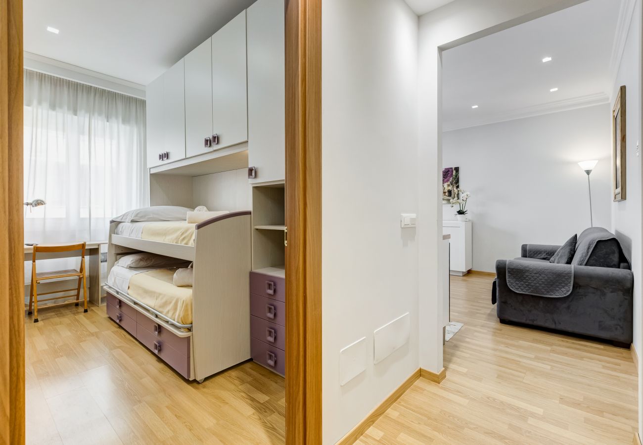 Apartment in Rome - Vatican Flat- 2Bedrooms,2Ensuite Baths & Balcony