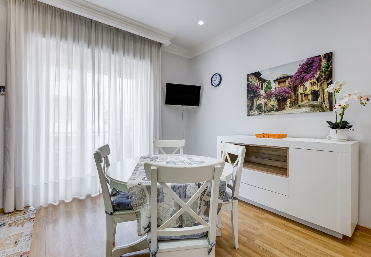 Apartment in Rome - Vatican Flat- 2Bedrooms,2Ensuite Baths & Balcony