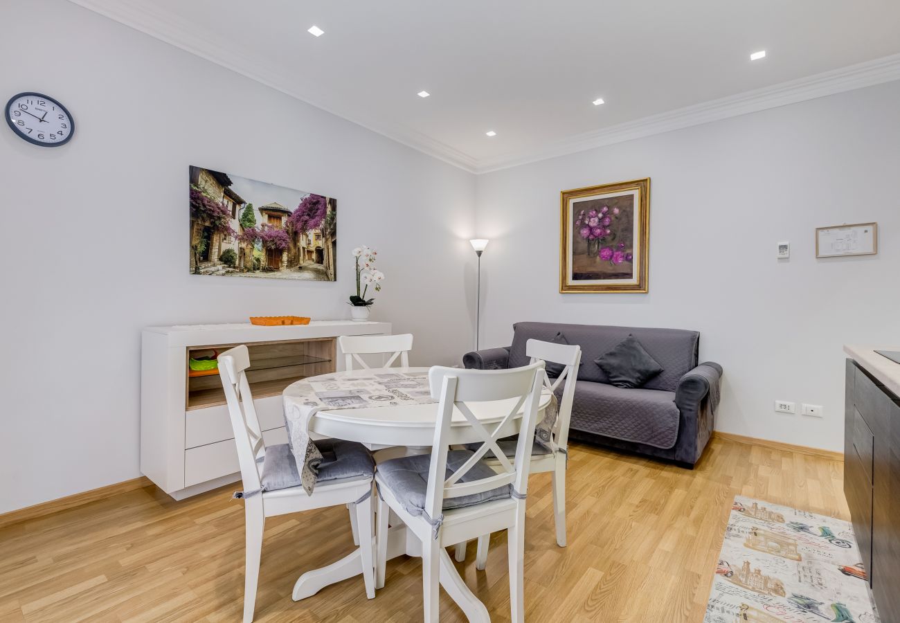 Apartment in Rome - Vatican Flat- 2Bedrooms,2Ensuite Baths & Balcony