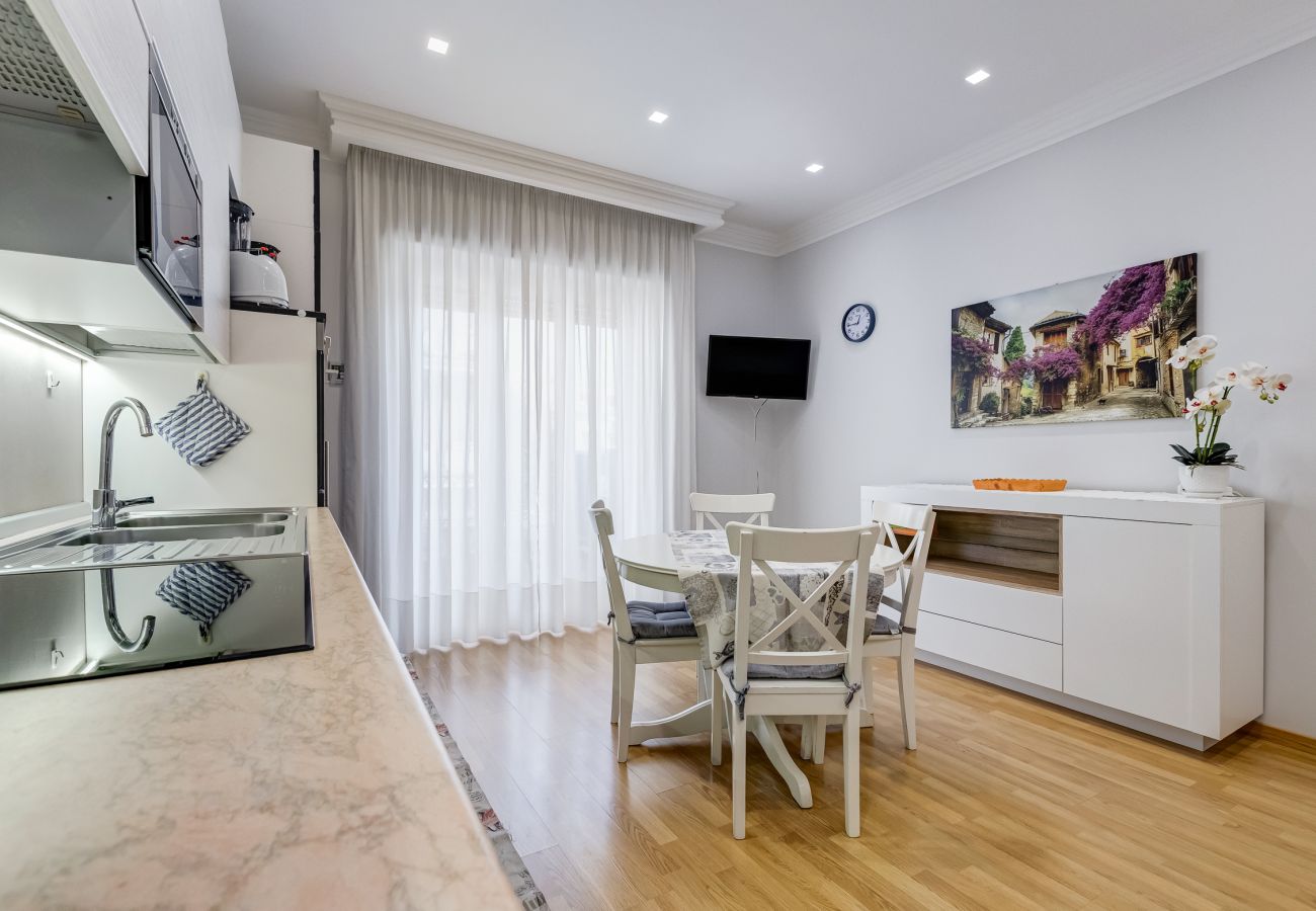 Apartment in Rome - Vatican Flat- 2Bedrooms,2Ensuite Baths & Balcony