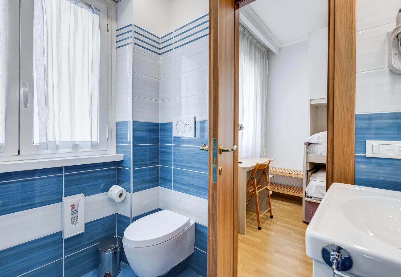 Apartment in Rome - Vatican Flat- 2Bedrooms,2Ensuite Baths & Balcony