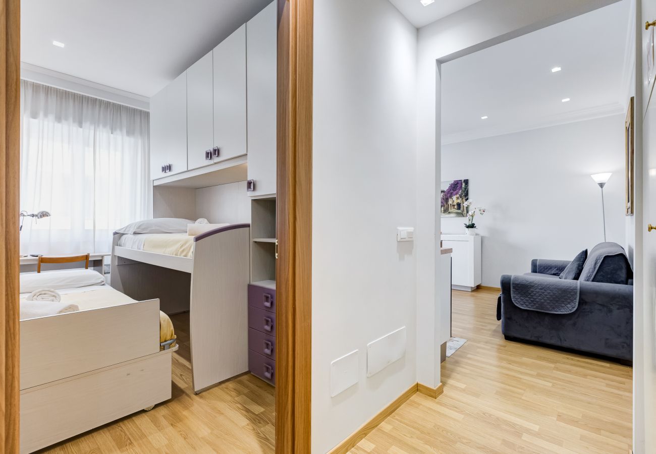 Apartment in Rome - Vatican Flat- 2Bedrooms,2Ensuite Baths & Balcony