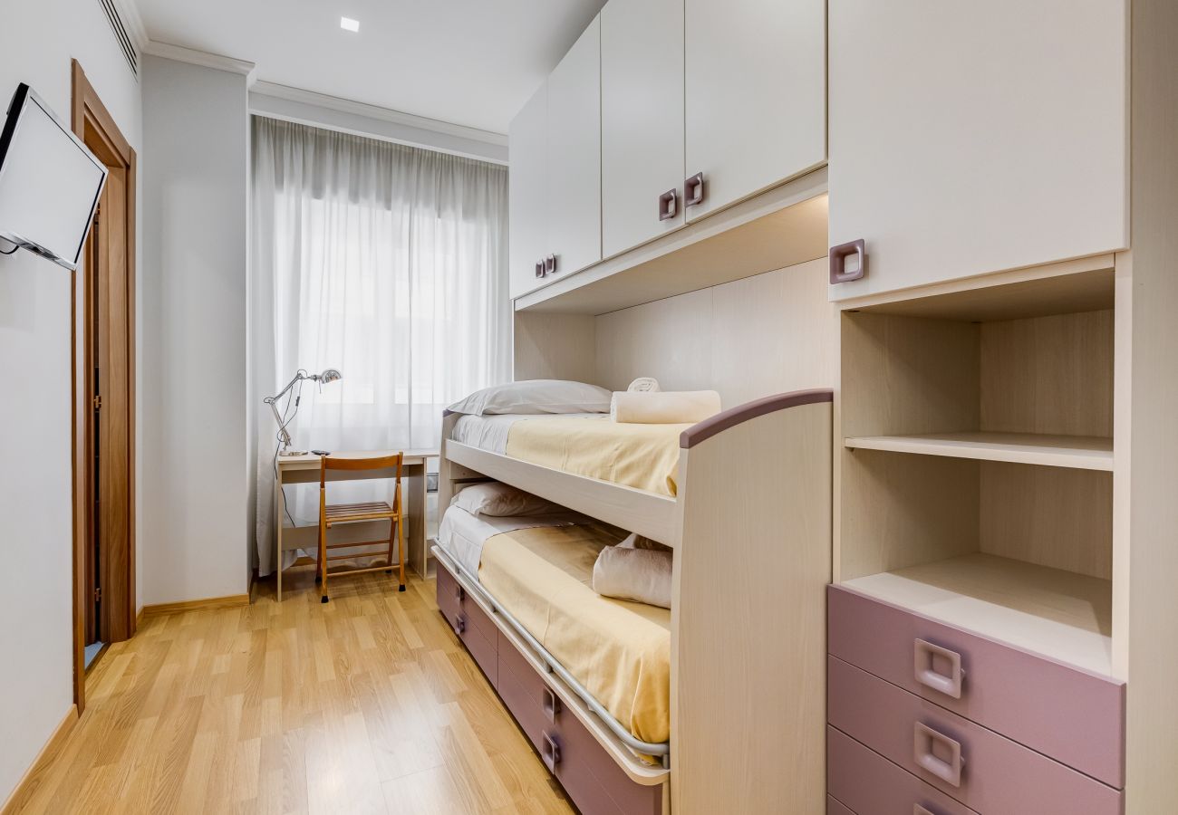 Apartment in Rome - Vatican Flat- 2Bedrooms,2Ensuite Baths & Balcony