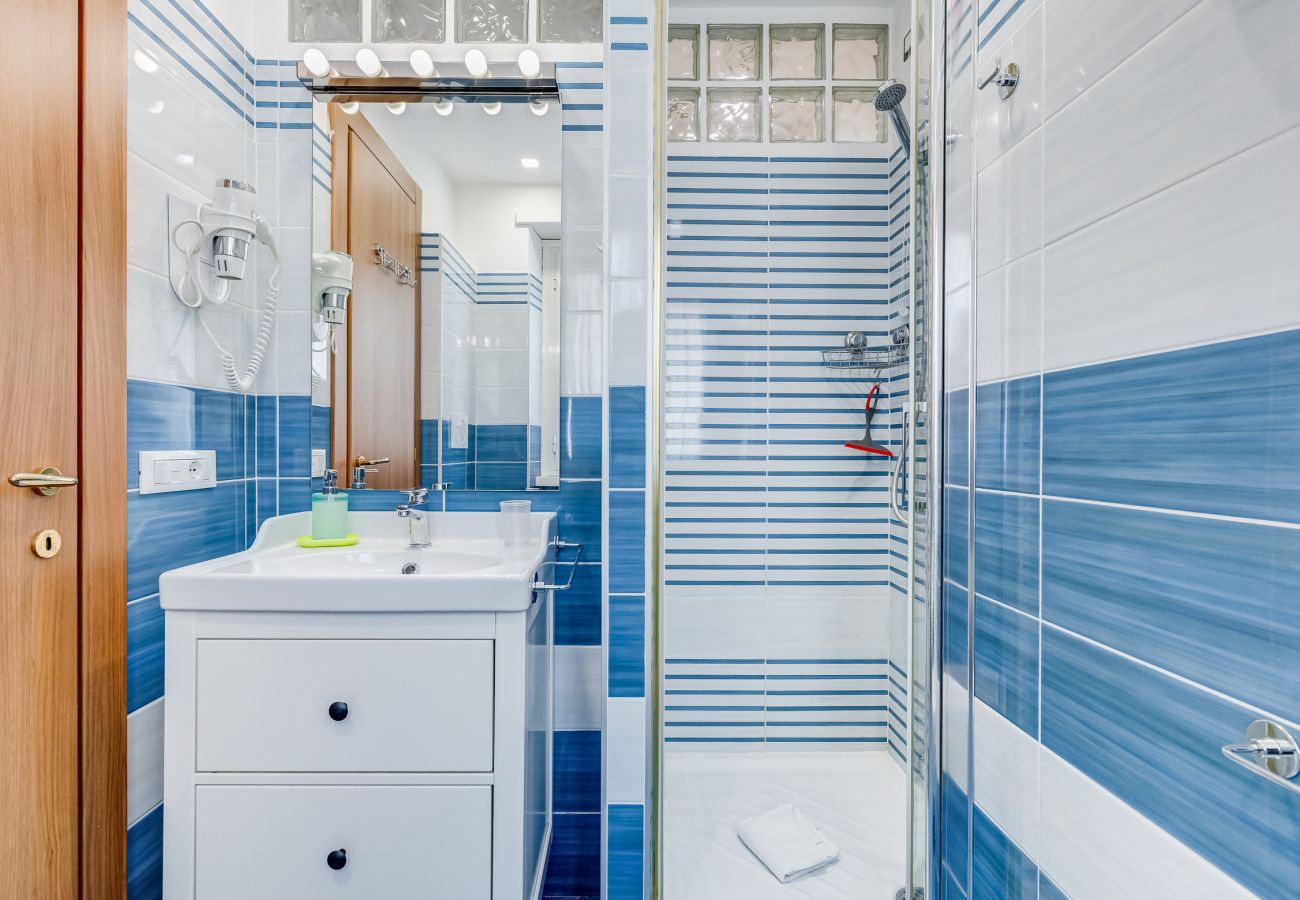 Apartment in Rome - Vatican Flat- 2Bedrooms,2Ensuite Baths & Balcony